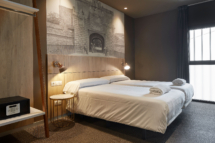 Hotel Restaurante Landaben Habitación Cama