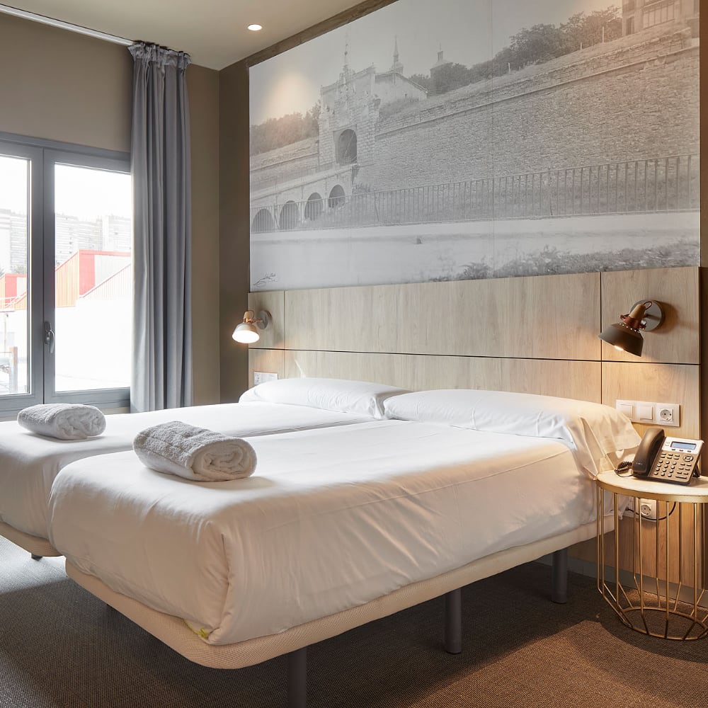 Hotel Restaurante Landaben Habitación Cama